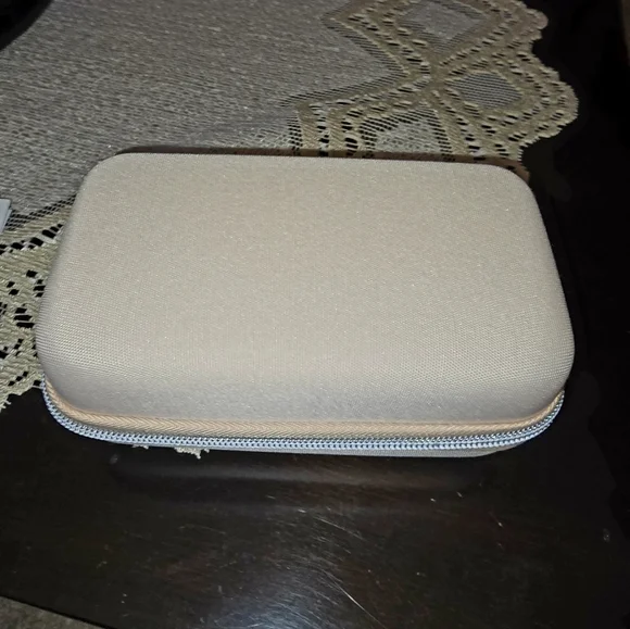 Newbealer Mini Travel Iron - Picture 6 of 9